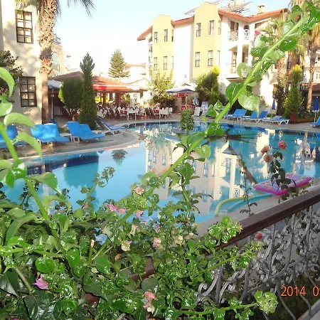 Hotel Papaya Side